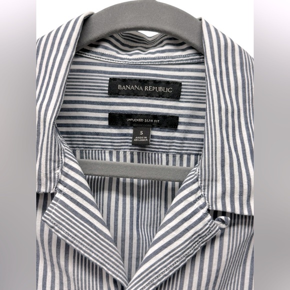 Banana Republic Untucked slim fit long sleeve button down shirt, stripes, small - Picture 4 of 7